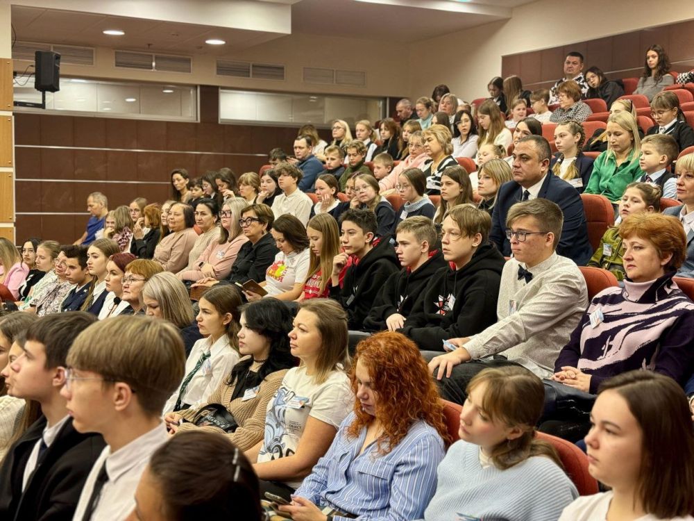 Александр Юрьев: Поздравляю учащихся 7-К класса школы №17, их педагогов и родителей с победой во всероссийском конкурсе видеоэкскурсий «Юный экскурсовод России»! Александр Юрьев: Поздравляю учащихся 7-К класса школы №17, их педагогов и родителей с победой во всероссийском конкурсе видеоэкскурсий «Юный экскурсовод России»!