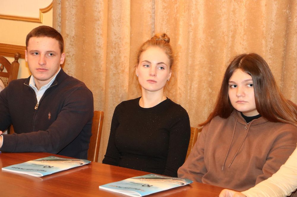 В республиканский День открытых дверей Минфин Крыма встречал студентов Института экономики и управления В республиканский День открытых дверей Минфин Крыма встречал студентов Института экономики и управления