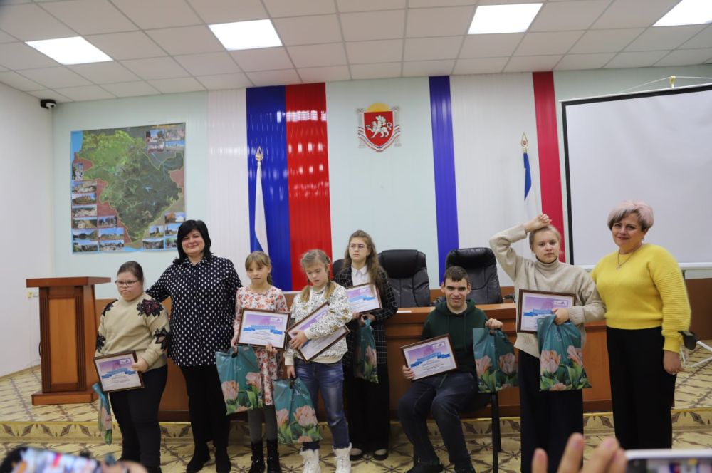 Анжелика Ястребова: В Бахчисарайском районе поздравили дипломантов одиннадцатой ежегодной премии общественного признания «ПРЕГРАД НЕТ» Анжелика Ястребова: В Бахчисарайском районе поздравили дипломантов одиннадцатой ежегодной премии общественного признания «ПРЕГРАД НЕТ»