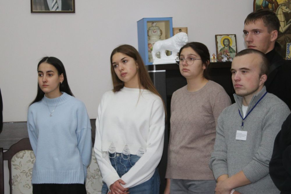 Сегодня для юных феодосийцев сотрудники администрации города провели экскурсию Сегодня для юных феодосийцев сотрудники администрации города провели экскурсию
