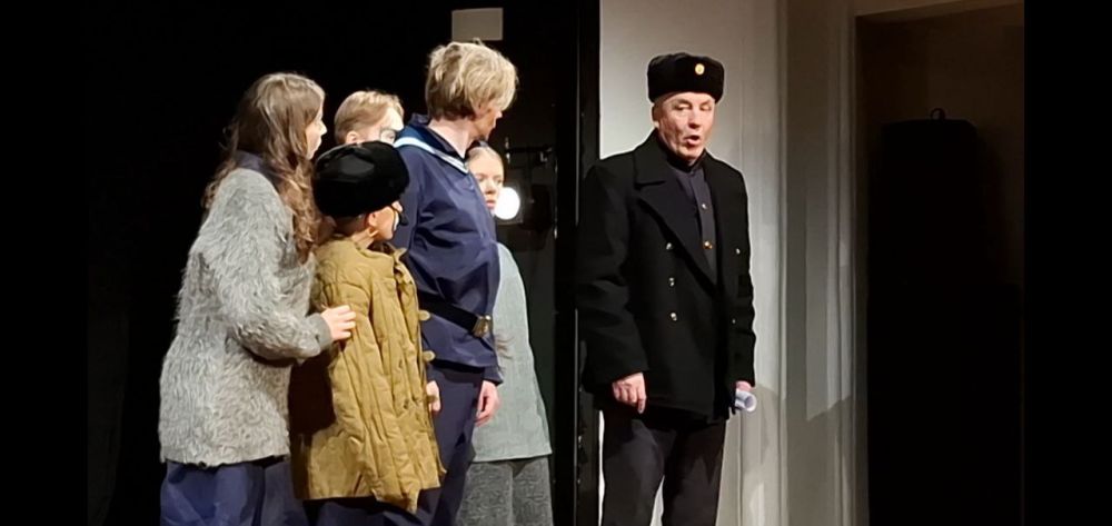 Детский новогодний спектакль о любви к Родине «Щелкунчик Ленинграда» состоялся в минувшие выходные в городском театре имени А.С Детский новогодний спектакль о любви к Родине «Щелкунчик Ленинграда» состоялся в минувшие выходные в городском театре имени А.С