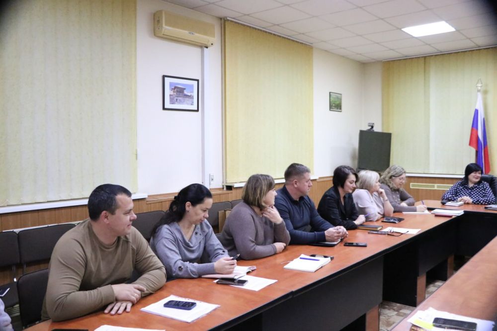Ольга Урайкина: Сегодня аппаратное совещание началось с хорошей новости: согласно Постановлению Президиума Государственного Совета Республики Крым «Об итогах проведения ежегодного конкурса «Лучший сельский населенный пункт... Ольга Урайкина: Сегодня аппаратное совещание началось с хорошей новости: согласно Постановлению Президиума Государственного Совета Республики Крым «Об итогах проведения ежегодного конкурса «Лучший сельский населенный пункт...