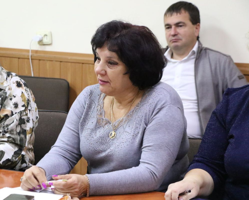 Ольга Урайкина: Сегодня аппаратное совещание началось с хорошей новости: согласно Постановлению Президиума Государственного Совета Республики Крым «Об итогах проведения ежегодного конкурса «Лучший сельский населенный пункт... Ольга Урайкина: Сегодня аппаратное совещание началось с хорошей новости: согласно Постановлению Президиума Государственного Совета Республики Крым «Об итогах проведения ежегодного конкурса «Лучший сельский населенный пункт...