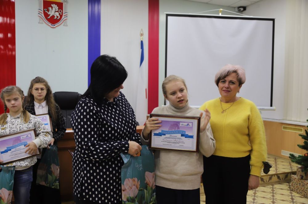 Анжелика Ястребова: В Бахчисарайском районе поздравили дипломантов одиннадцатой ежегодной премии общественного признания «ПРЕГРАД НЕТ» Анжелика Ястребова: В Бахчисарайском районе поздравили дипломантов одиннадцатой ежегодной премии общественного признания «ПРЕГРАД НЕТ»