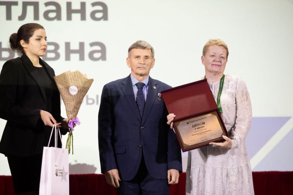 Руководитель театрального кружка Зуйского сельского дома культуры нашего района Светлана Аленикова стала призёром Всероссийского конкурса творческих работ «Памяти героев верны!» в номинации «Авторское стихотворение» в... Руководитель театрального кружка Зуйского сельского дома культуры нашего района Светлана Аленикова стала призёром Всероссийского конкурса творческих работ «Памяти героев верны!» в номинации «Авторское стихотворение» в...