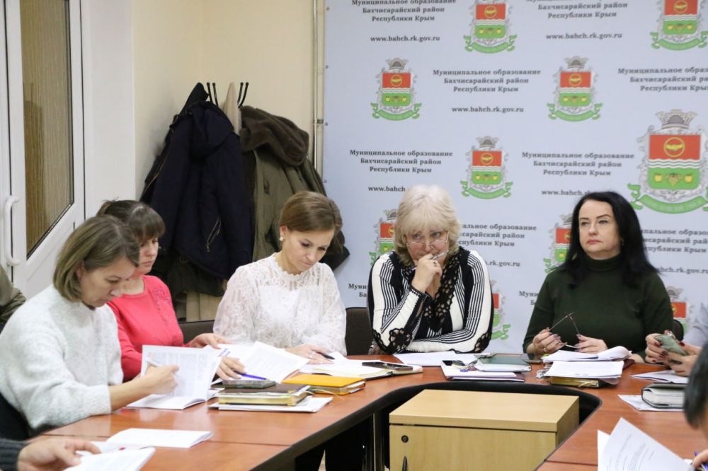 Ольга Урайкина: Сегодня состоялось совместное заседание постоянных депутатских комиссий Бахчисарайского районного совета по вопросу рассмотрения проектов решений 5й сессии Ольга Урайкина: Сегодня состоялось совместное заседание постоянных депутатских комиссий Бахчисарайского районного совета по вопросу рассмотрения проектов решений 5й сессии