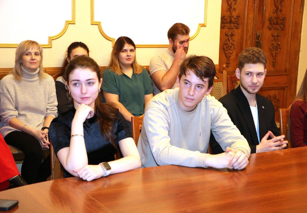 В республиканский День открытых дверей Минфин Крыма встречал студентов Института экономики и управления В республиканский День открытых дверей Минфин Крыма встречал студентов Института экономики и управления