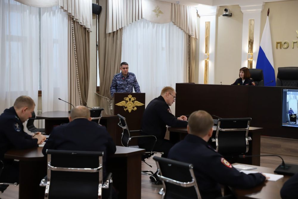В Севастополе для сотрудников полиции лекторы Российского общества «Знание» организовали занятие, посвященное Дню героев Отечества В Севастополе для сотрудников полиции лекторы Российского общества «Знание» организовали занятие, посвященное Дню героев Отечества