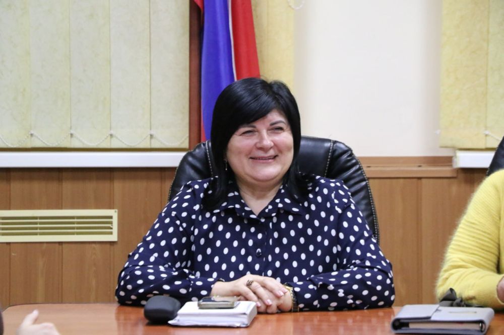 Ольга Урайкина: Сегодня аппаратное совещание началось с хорошей новости: согласно Постановлению Президиума Государственного Совета Республики Крым «Об итогах проведения ежегодного конкурса «Лучший сельский населенный пункт... Ольга Урайкина: Сегодня аппаратное совещание началось с хорошей новости: согласно Постановлению Президиума Государственного Совета Республики Крым «Об итогах проведения ежегодного конкурса «Лучший сельский населенный пункт...