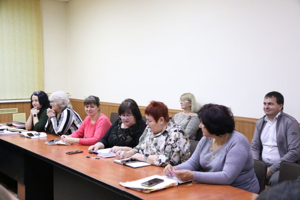 Ольга Урайкина: Сегодня аппаратное совещание началось с хорошей новости: согласно Постановлению Президиума Государственного Совета Республики Крым «Об итогах проведения ежегодного конкурса «Лучший сельский населенный пункт... Ольга Урайкина: Сегодня аппаратное совещание началось с хорошей новости: согласно Постановлению Президиума Государственного Совета Республики Крым «Об итогах проведения ежегодного конкурса «Лучший сельский населенный пункт...