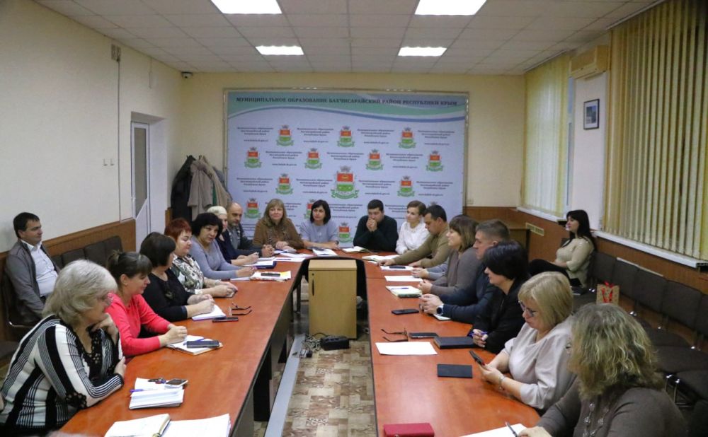 Ольга Урайкина: Сегодня аппаратное совещание началось с хорошей новости: согласно Постановлению Президиума Государственного Совета Республики Крым «Об итогах проведения ежегодного конкурса «Лучший сельский населенный пункт... Ольга Урайкина: Сегодня аппаратное совещание началось с хорошей новости: согласно Постановлению Президиума Государственного Совета Республики Крым «Об итогах проведения ежегодного конкурса «Лучший сельский населенный пункт...
