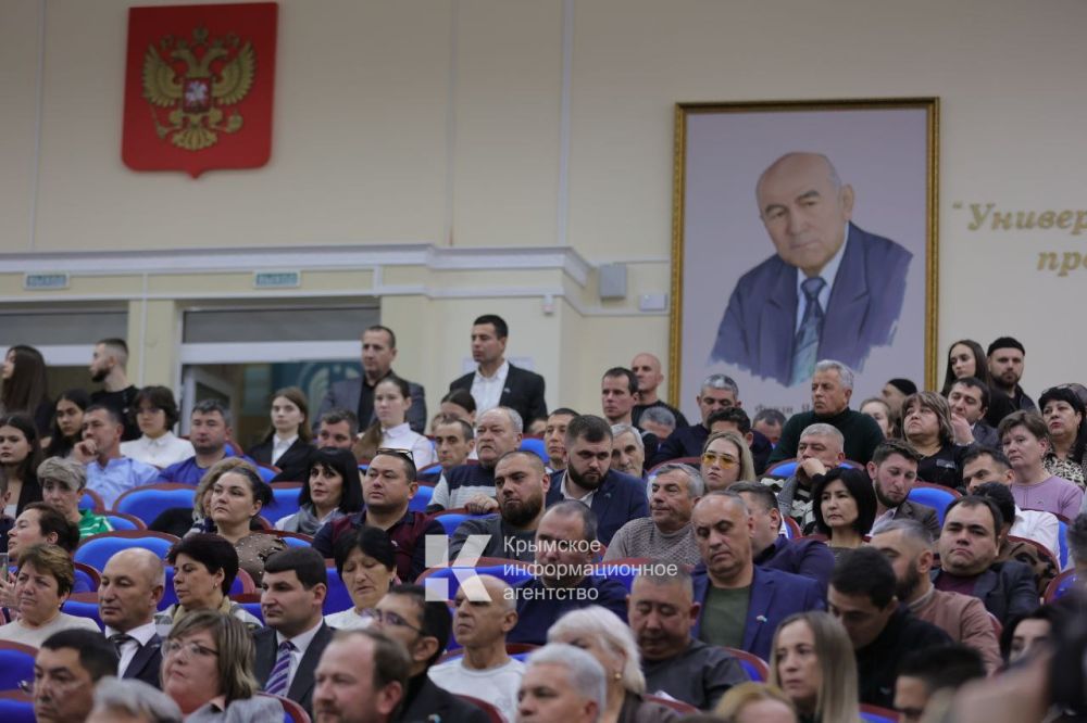 Более 250 депутатов разных уровней из числа крымских татар принимают участие в съезде, который проходит в Симферополе Более 250 депутатов разных уровней из числа крымских татар принимают участие в съезде, который проходит в Симферополе