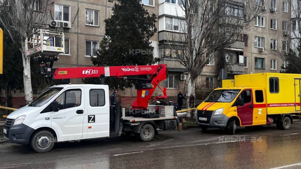 В Керчи упавший тополь повредил газовую трубу В Керчи упавший тополь повредил газовую трубу