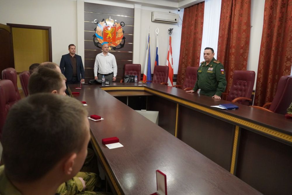 #знай_наших. В администрации Керчи вручили городские награды военнослужащим личного состава войсковой части 6942 #знай_наших. В администрации Керчи вручили городские награды военнослужащим личного состава войсковой части 6942