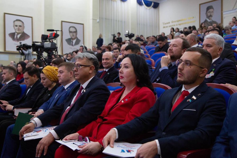 В Симферополе на площадке Крымского инженерно-педагогического университета имени Февзи Якубова состоялся съезд депутатов крымских татар, в котором приняли участие более 250 депутатов различных уровней В Симферополе на площадке Крымского инженерно-педагогического университета имени Февзи Якубова состоялся съезд депутатов крымских татар, в котором приняли участие более 250 депутатов различных уровней