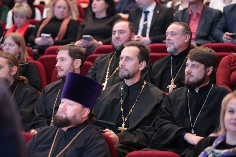 В детском центре «Корсунь» музейно-храмового комплекса «Новый Херсонес» состоялось пленарное заседание регионального этапа XXXIII Международных Рождественских образовательных чтений «80-летие Великой Победы: память и... В детском центре «Корсунь» музейно-храмового комплекса «Новый Херсонес» состоялось пленарное заседание регионального этапа XXXIII Международных Рождественских образовательных чтений «80-летие Великой Победы: память и...
