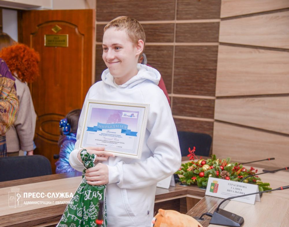 В Евпатории чествовали участников ежегодной премии «Преград нет!» В Евпатории чествовали участников ежегодной премии «Преград нет!»