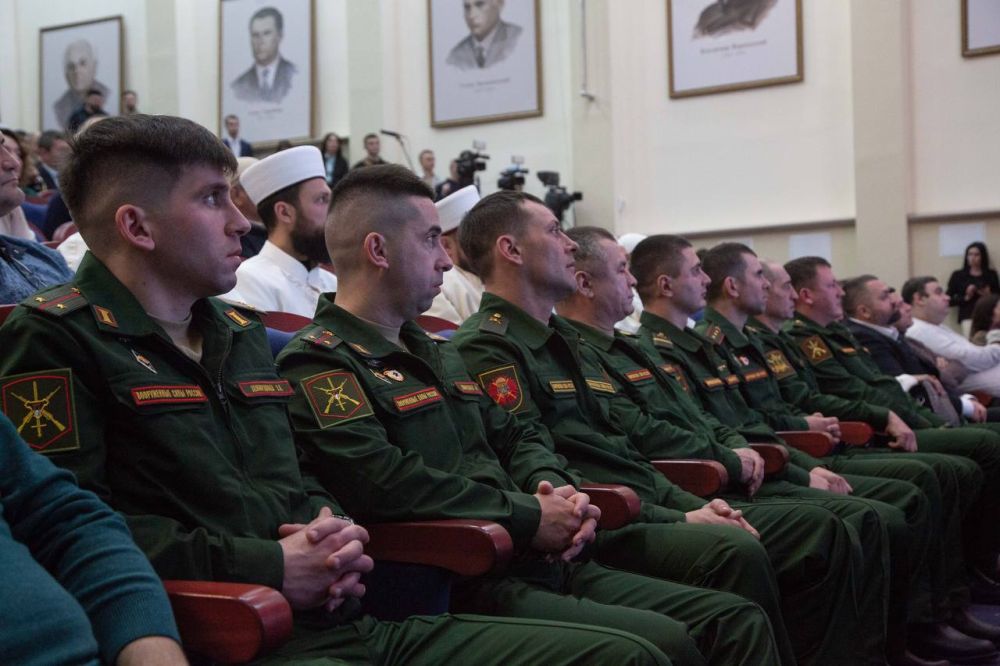 В Симферополе на площадке Крымского инженерно-педагогического университета имени Февзи Якубова состоялся съезд депутатов крымских татар, в котором приняли участие более 250 депутатов различных уровней В Симферополе на площадке Крымского инженерно-педагогического университета имени Февзи Якубова состоялся съезд депутатов крымских татар, в котором приняли участие более 250 депутатов различных уровней