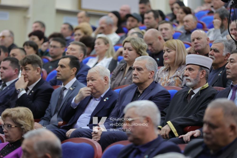 Более 250 депутатов разных уровней из числа крымских татар принимают участие в съезде, который проходит в Симферополе Более 250 депутатов разных уровней из числа крымских татар принимают участие в съезде, который проходит в Симферополе