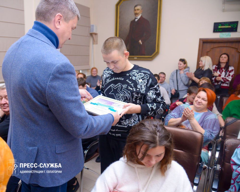 В Евпатории чествовали участников ежегодной премии «Преград нет!» В Евпатории чествовали участников ежегодной премии «Преград нет!»