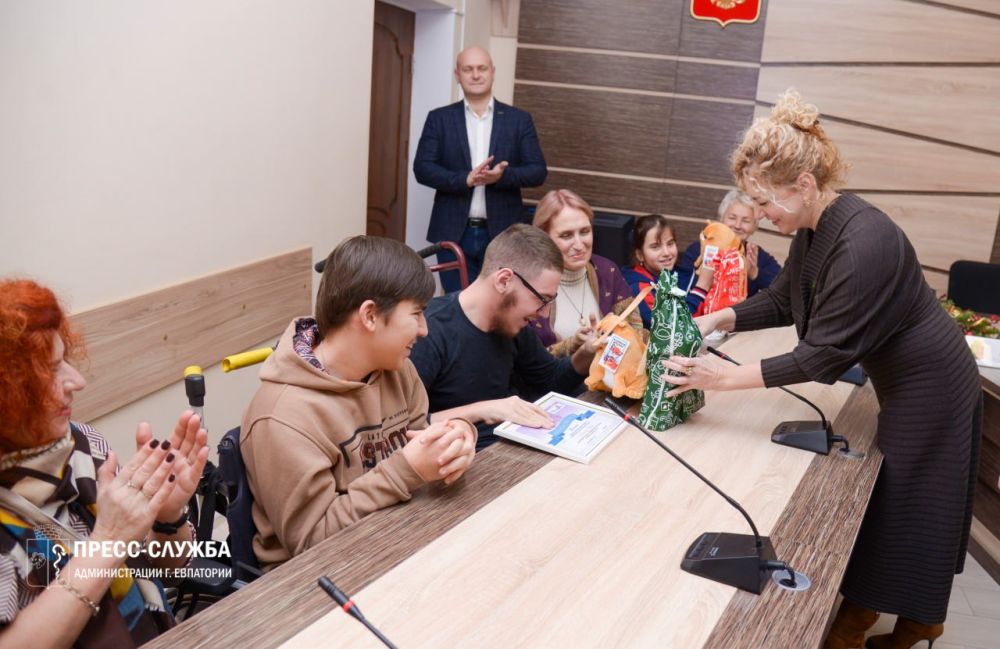 В Евпатории чествовали участников ежегодной премии «Преград нет!» В Евпатории чествовали участников ежегодной премии «Преград нет!»
