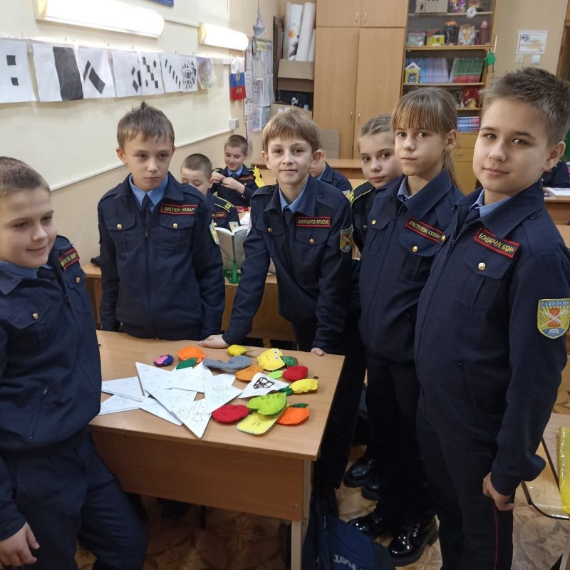В преддверии новогодних праздников учащиеся образовательных учреждений Феодосийского округа пишут письма участникам специальной военной операции и ветеранам Великой Отечественной войны В преддверии новогодних праздников учащиеся образовательных учреждений Феодосийского округа пишут письма участникам специальной военной операции и ветеранам Великой Отечественной войны