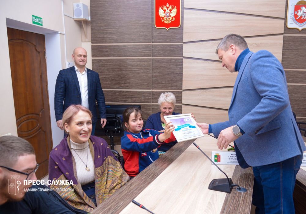 В Евпатории чествовали участников ежегодной премии «Преград нет!» В Евпатории чествовали участников ежегодной премии «Преград нет!»