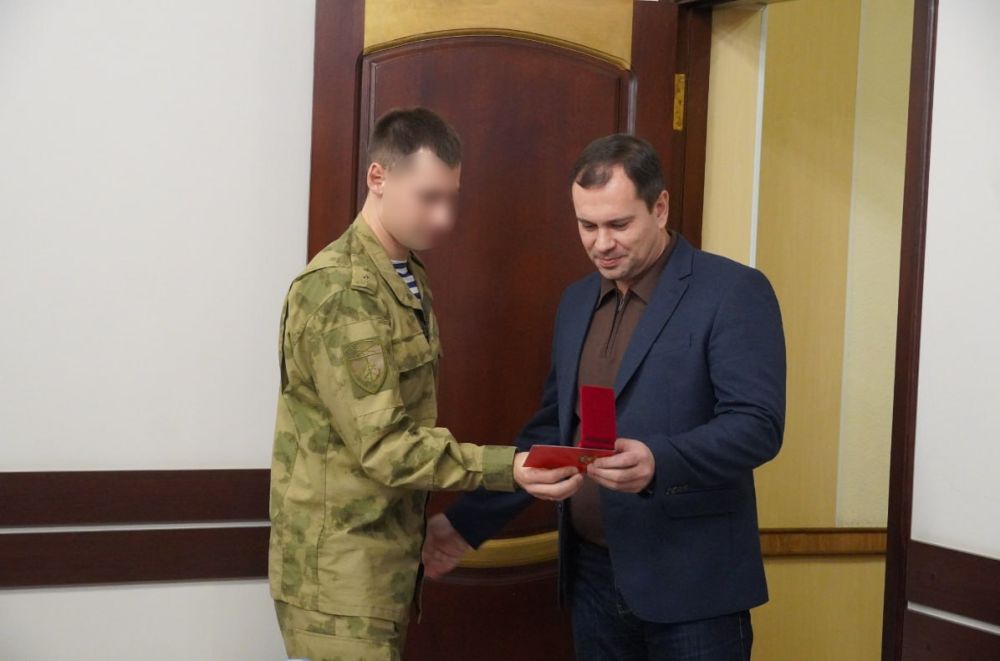 #знай_наших. В администрации Керчи вручили городские награды военнослужащим личного состава войсковой части 6942 #знай_наших. В администрации Керчи вручили городские награды военнослужащим личного состава войсковой части 6942