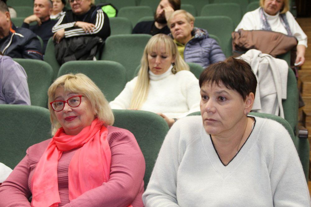 Константин Шимановский: Вместе с министром курортов и туризма РК Сергеем Александровичем Ганзием, заместителем министра промышленной политики РК Инессой Алексеевной Федотовой, начальником Управления по развитию курортных... Константин Шимановский: Вместе с министром курортов и туризма РК Сергеем Александровичем Ганзием, заместителем министра промышленной политики РК Инессой Алексеевной Федотовой, начальником Управления по развитию курортных...