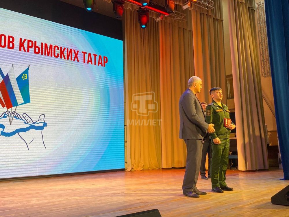 На съезде депутатов крымских татар Глава Крыма Сергей Аксёнов вручил награды участникам спецоперации На съезде депутатов крымских татар Глава Крыма Сергей Аксёнов вручил награды участникам спецоперации