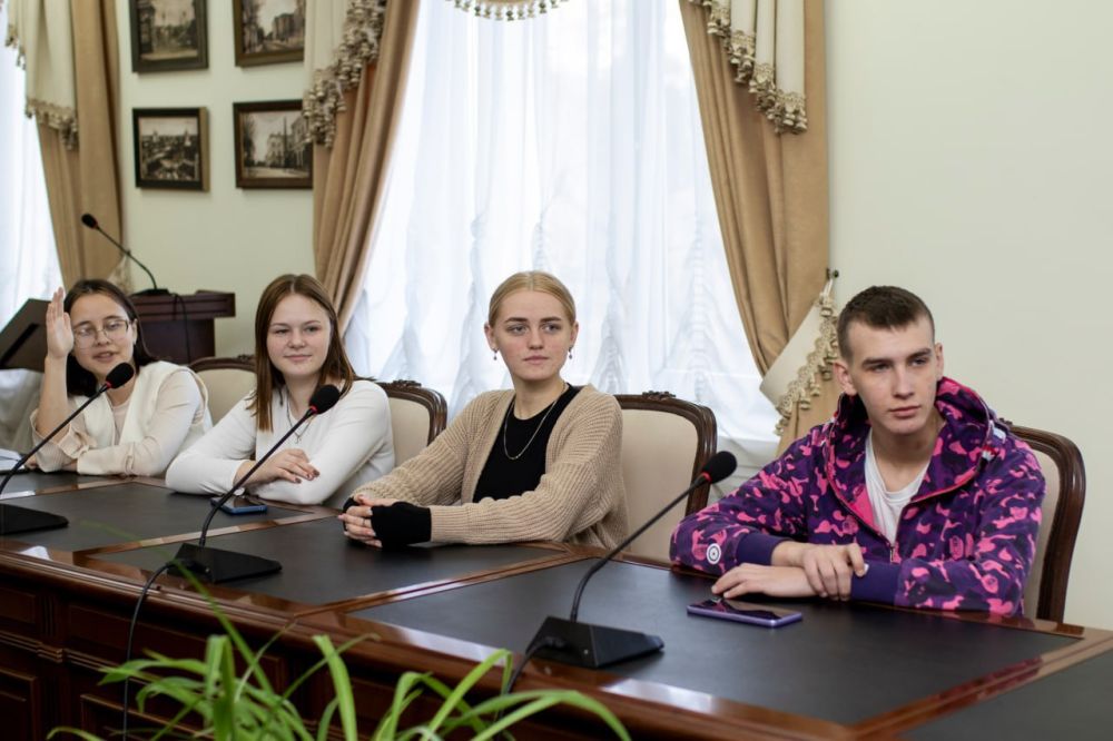 16 декабря в рамках Всероссийской программы сопровождения молодых государственных и муниципальных служащих «ГосСтарт» студенты Крымского многопрофильного колледжа посетили администрацию города Симферополя 16 декабря в рамках Всероссийской программы сопровождения молодых государственных и муниципальных служащих «ГосСтарт» студенты Крымского многопрофильного колледжа посетили администрацию города Симферополя
