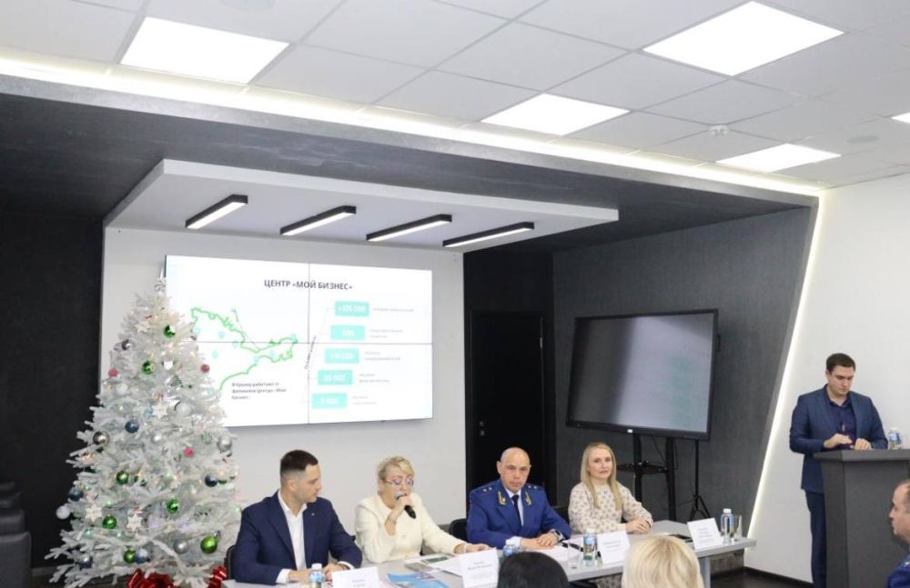 В центре «Мой бизнес» прошла встреча прокурора Крыма Олега Камшилова с представителями бизнеса В центре «Мой бизнес» прошла встреча прокурора Крыма Олега Камшилова с представителями бизнеса