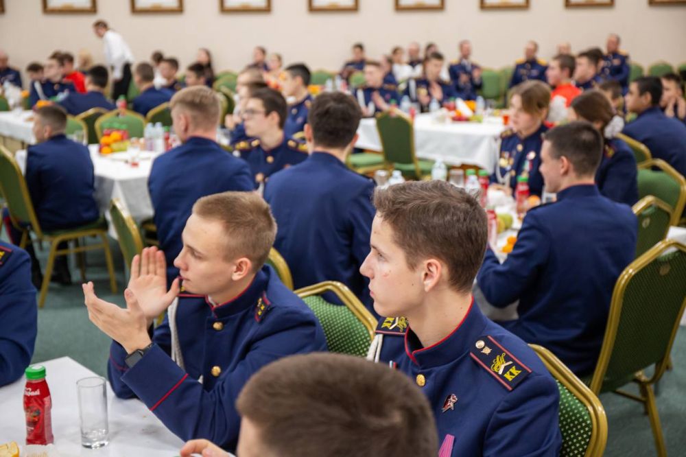 Председатель СК России встретился с детьми-сиротами, обучающимися в ведомственных кадетских корпусах Председатель СК России встретился с детьми-сиротами, обучающимися в ведомственных кадетских корпусах