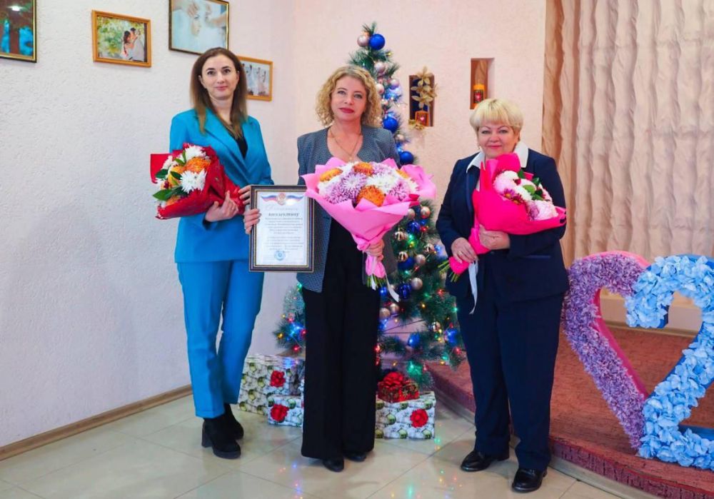 Сегодня, в праздничный день, отделы ЗАГС в разных уголках Крыма поздравляли руководители городов и районов Сегодня, в праздничный день, отделы ЗАГС в разных уголках Крыма поздравляли руководители городов и районов