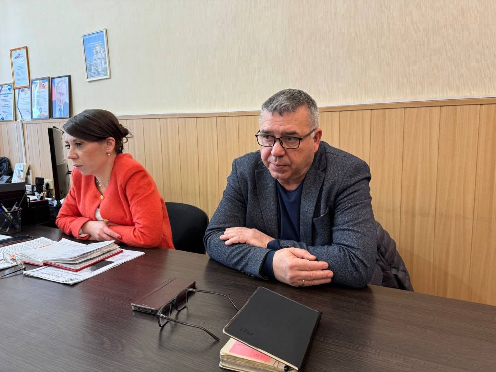 Александр Дудинов: Сегодня провел совещание с руководством и тренерским составом Черноморской детско-юношеской спортивной школы Александр Дудинов: Сегодня провел совещание с руководством и тренерским составом Черноморской детско-юношеской спортивной школы