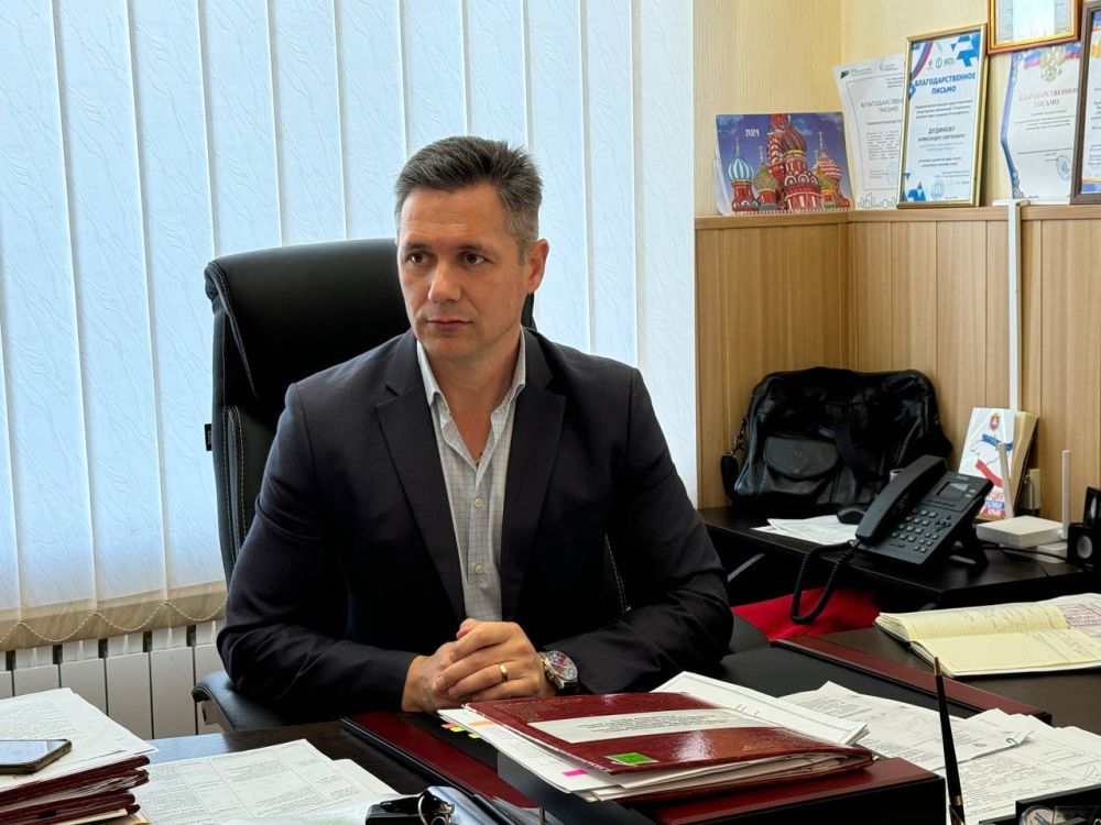Александр Дудинов: Сегодня провел совещание с руководством и тренерским составом Черноморской детско-юношеской спортивной школы Александр Дудинов: Сегодня провел совещание с руководством и тренерским составом Черноморской детско-юношеской спортивной школы