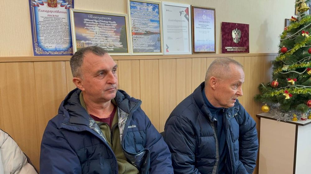 Александр Дудинов: Сегодня провел совещание с руководством и тренерским составом Черноморской детско-юношеской спортивной школы Александр Дудинов: Сегодня провел совещание с руководством и тренерским составом Черноморской детско-юношеской спортивной школы