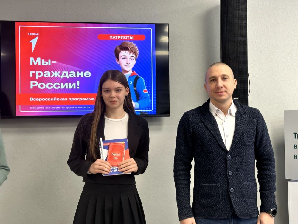 В качестве члена Общественной палаты Республики Крым принял участие в очередном мероприятии Всероссийской программы «Мы — граждане России!», в рамках которого имел честь вручить 20 активным участникам Движения первых из... В качестве члена Общественной палаты Республики Крым принял участие в очередном мероприятии Всероссийской программы «Мы — граждане России!», в рамках которого имел честь вручить 20 активным участникам Движения первых из...