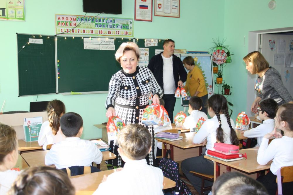Ольга Урайкина: Сегодня в день Святого Николая совместно с главой Плодовского сельского поселения Иваном Шевченко посетили детский сад «Берёзка» в с.Брянское, детский сад МБДОУ "Плодовская СОШ им. Сабадашева Е.М." в с.... Ольга Урайкина: Сегодня в день Святого Николая совместно с главой Плодовского сельского поселения Иваном Шевченко посетили детский сад «Берёзка» в с.Брянское, детский сад МБДОУ "Плодовская СОШ им. Сабадашева Е.М." в с....