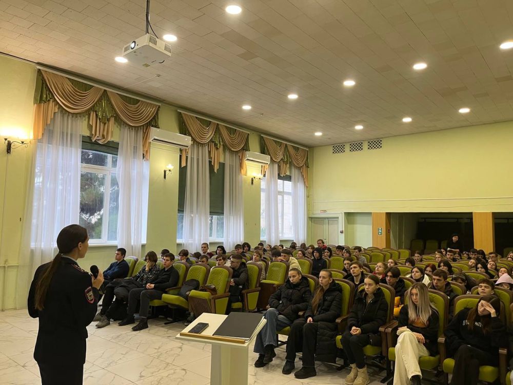 Севастопольские полицейские побеседовали со студентами колледжа о вреде наркотиков Севастопольские полицейские побеседовали со студентами колледжа о вреде наркотиков