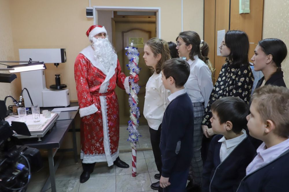 В Севастополе эксперты-криминалисты дали старт Всероссийской акции «Полицейский Дед Мороз» В Севастополе эксперты-криминалисты дали старт Всероссийской акции «Полицейский Дед Мороз»