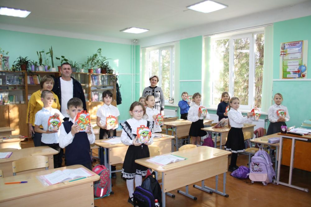 Ольга Урайкина: Сегодня в день Святого Николая совместно с главой Плодовского сельского поселения Иваном Шевченко посетили детский сад «Берёзка» в с.Брянское, детский сад МБДОУ "Плодовская СОШ им. Сабадашева Е.М." в с.... Ольга Урайкина: Сегодня в день Святого Николая совместно с главой Плодовского сельского поселения Иваном Шевченко посетили детский сад «Берёзка» в с.Брянское, детский сад МБДОУ "Плодовская СОШ им. Сабадашева Е.М." в с....