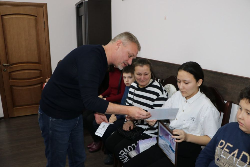Игорь Ткаченко: Сегодня провел встречу с участниками одиннадцатой ежегодной премии общественного признания «Преград нет» из Феодосийского округа, чьи сила духа в преодолении всех преград, стоящих на жизненном пути, воля... Игорь Ткаченко: Сегодня провел встречу с участниками одиннадцатой ежегодной премии общественного признания «Преград нет» из Феодосийского округа, чьи сила духа в преодолении всех преград, стоящих на жизненном пути, воля...
