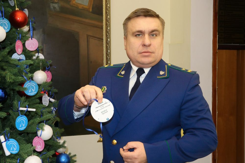 В Феодосии проходит акция «Ёлка желаний» В Феодосии проходит акция «Ёлка желаний»