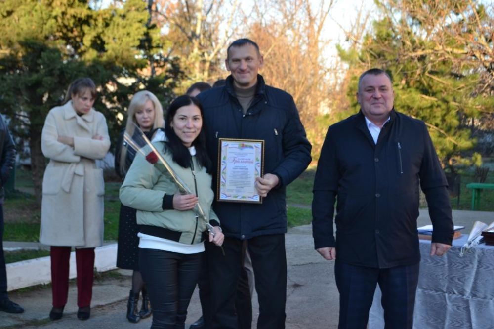 В преддверии профессионального праздника- дня энергетика председатель Сакского районного совета Михаил Слободяник и первый заместитель главы администрации Сакского района Андрей Польченко поздравили руководителей и... В преддверии профессионального праздника- дня энергетика председатель Сакского районного совета Михаил Слободяник и первый заместитель главы администрации Сакского района Андрей Польченко поздравили руководителей и...