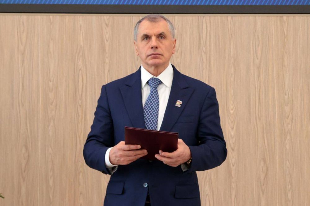 В Крыму наградили сотрудников ФСБ в честь Дня работников органов безопасности России В Крыму наградили сотрудников ФСБ в честь Дня работников органов безопасности России