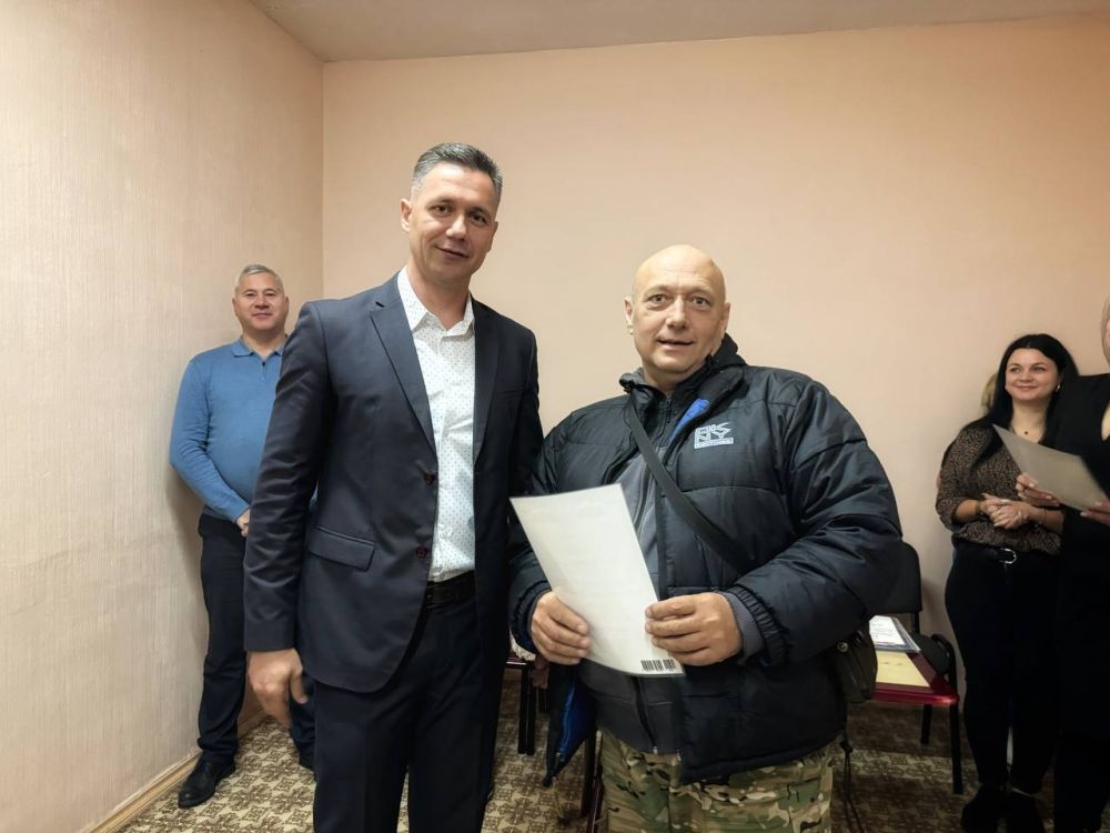 Александр Дудинов: В преддверии праздника — Дня энергетика поздравил коллектив Черноморского РЭС с профессиональным праздником Александр Дудинов: В преддверии праздника — Дня энергетика поздравил коллектив Черноморского РЭС с профессиональным праздником
