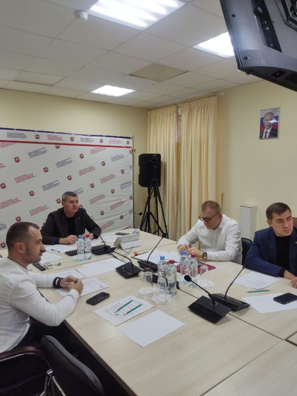 Под председательством заместителя Председателя Совета министров Республики Крым Николая Воробьева проведено еженедельное совещание в ГКУ РК «Инвестстрой» по реализации вводных объектов государственной программы Российской... Под председательством заместителя Председателя Совета министров Республики Крым Николая Воробьева проведено еженедельное совещание в ГКУ РК «Инвестстрой» по реализации вводных объектов государственной программы Российской...