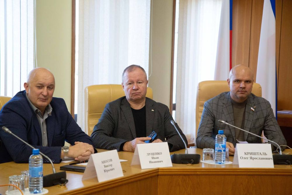 Внесение изменений в субъектовый закон «О туристской деятельности в Республике Крым» обсудили на заседании Комитета по курортам и туризму, которое провел его председатель Роман Тихончук Внесение изменений в субъектовый закон «О туристской деятельности в Республике Крым» обсудили на заседании Комитета по курортам и туризму, которое провел его председатель Роман Тихончук
