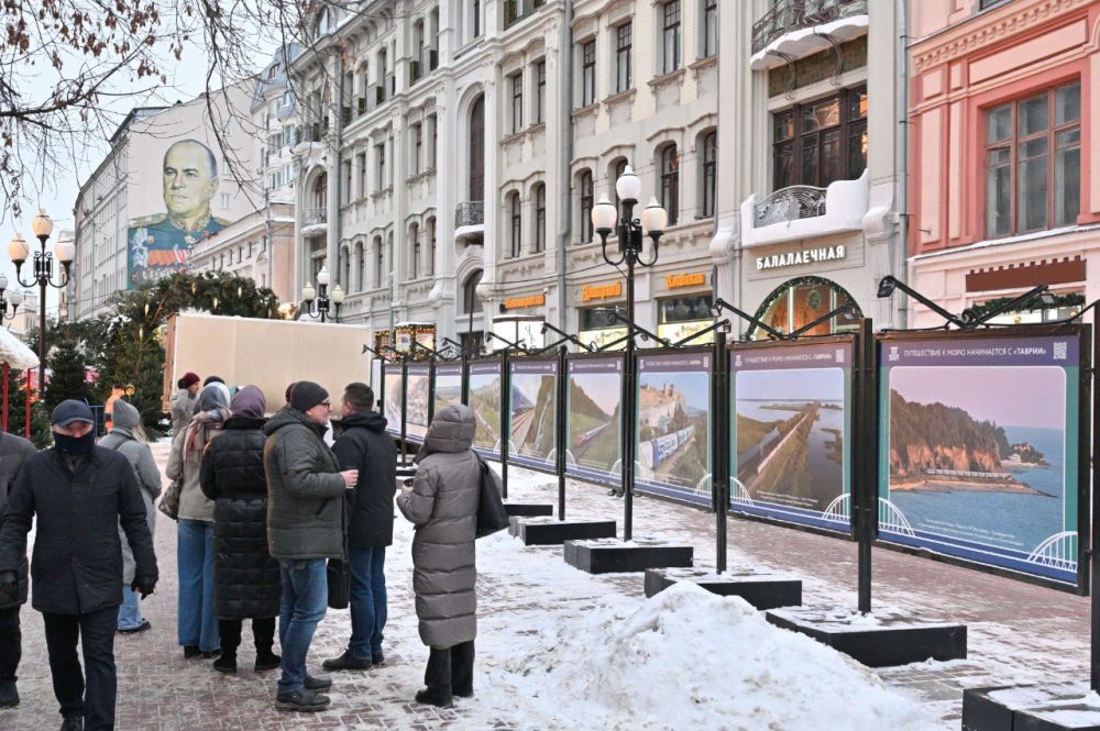 В Москве открылась выставка, посвященная 5-летию запуска поездов через Крымский мост В Москве открылась выставка, посвященная 5-летию запуска поездов через Крымский мост